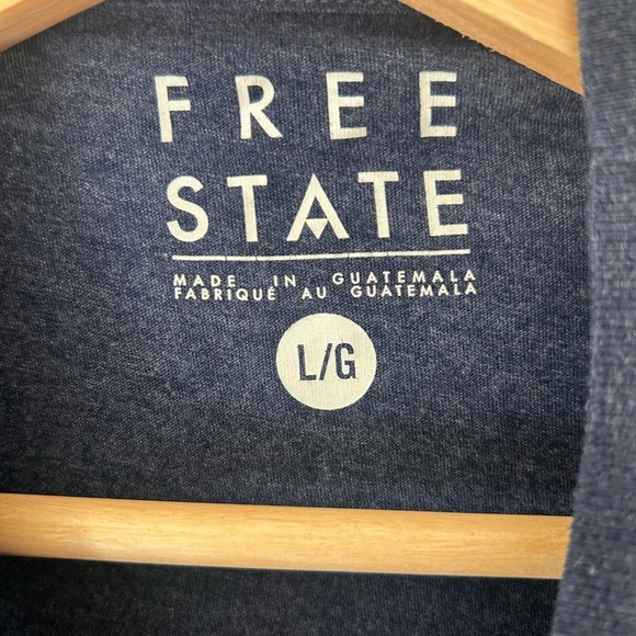 βπ» Free State Size Large Peace Sign Navy Graphic Tee - Picture 2 of 5